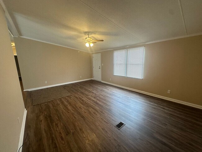 Foto del edificio - 5716 Parkton Rd ~ Windy Pines