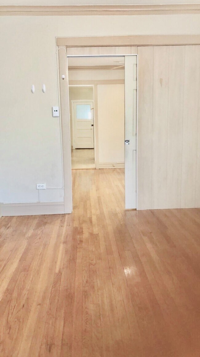 Foto del edificio - 6224 N Oakley Ave