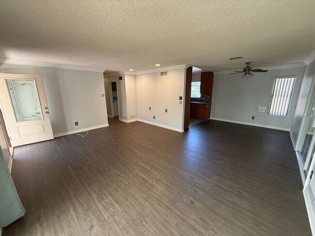 Building Photo - 5 Rooms, Great Covered Patio!! (Lease out,...