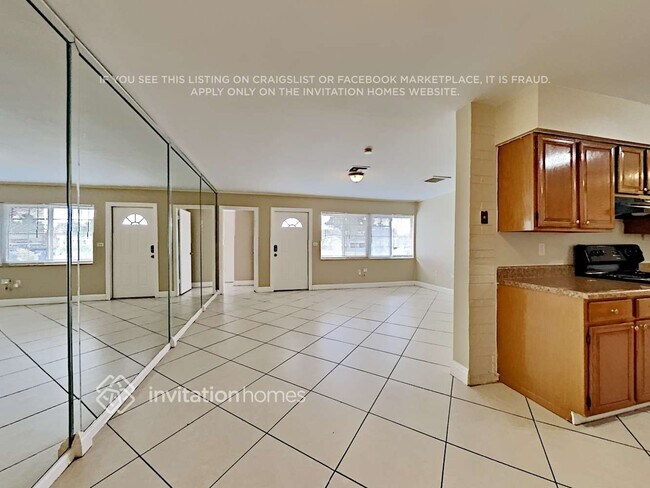 Building Photo - 7041 SW 27th St