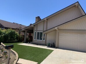Building Photo - 9642 Benavente St