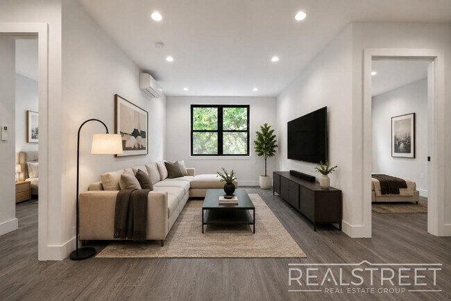 Foto del edificio - Grand Spacious 2 Bed in Prime Crown Heights