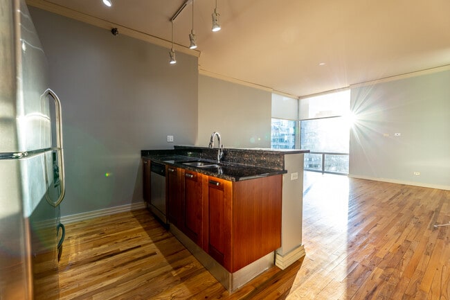 Building Photo - 170 W Polk St