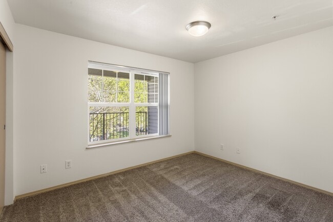 Large Bedroom - Heron Meadows