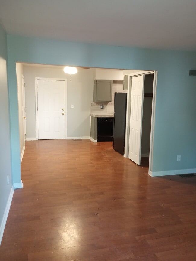 Building Photo - 3285 Delburn Ave