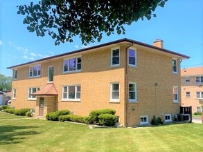 Building Photo - 736 E Division St