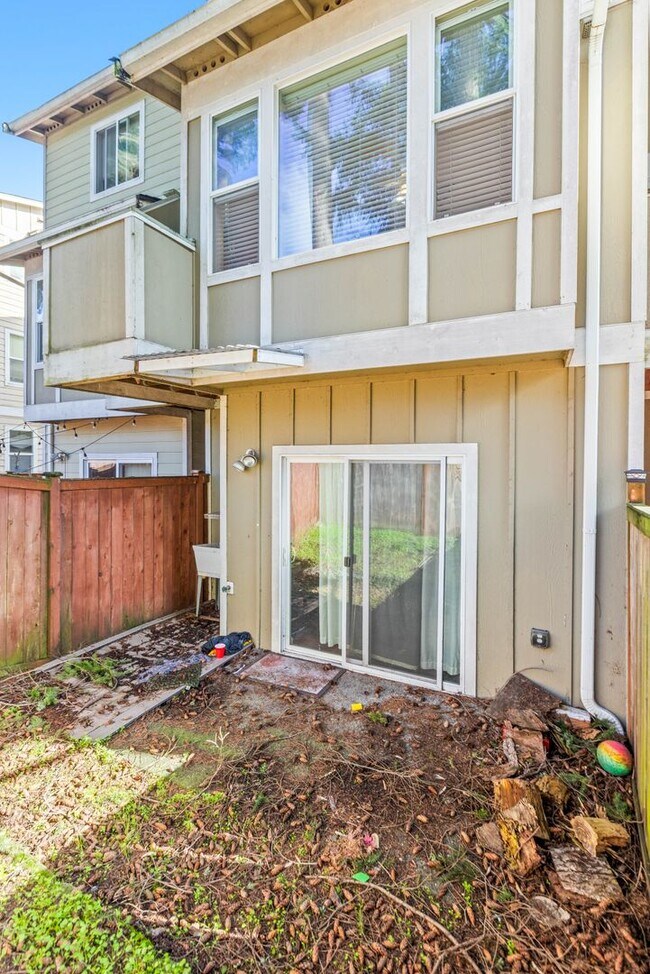 Foto del edificio - Beautiful 3 bedroom townhome