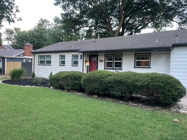 Building Photo - 1012 Elmwood St