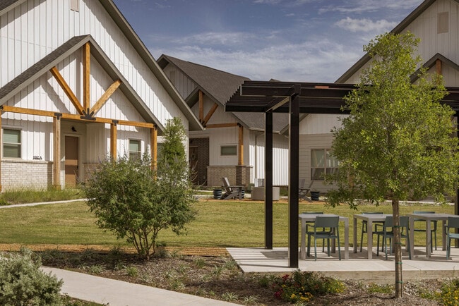 Building Photo - Adair