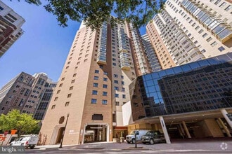 Building Photo - 900 N Stafford St