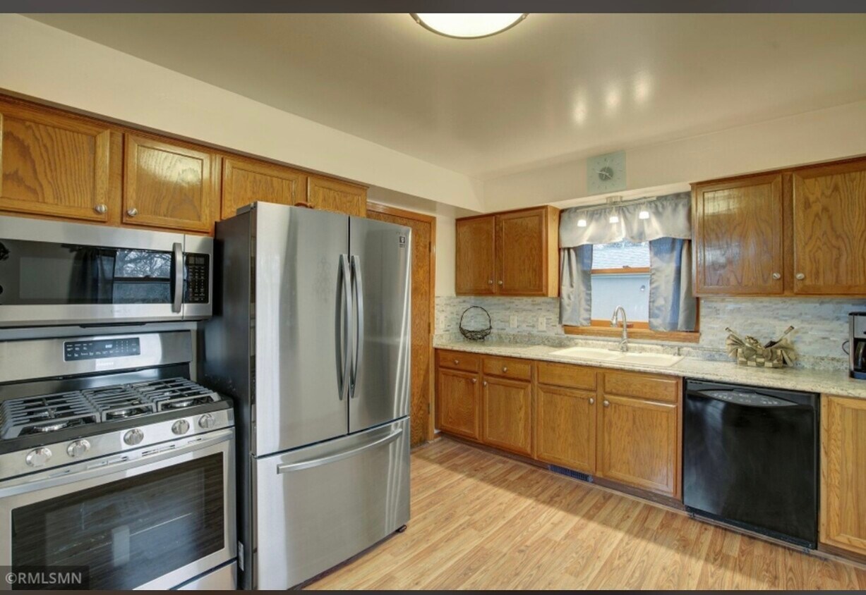 Foto principal - 3759 N Knox Ave