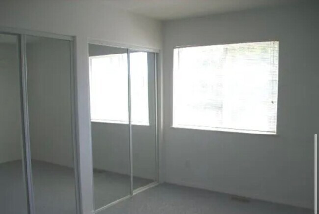 Foto del edificio - 2 story town house