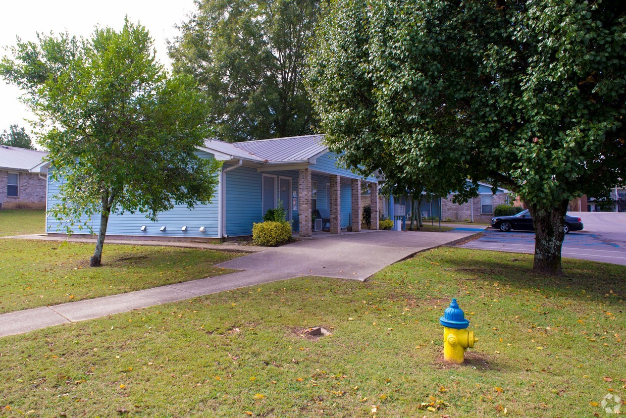 Building Photo - River Oaks Apartments