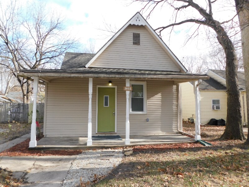 Primary Photo - 1032 NE Oakland Ave