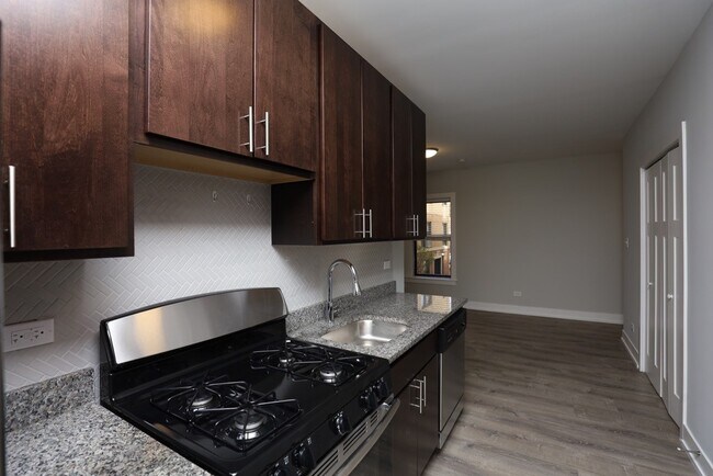 Foto del edificio - 716 W Brompton Ave