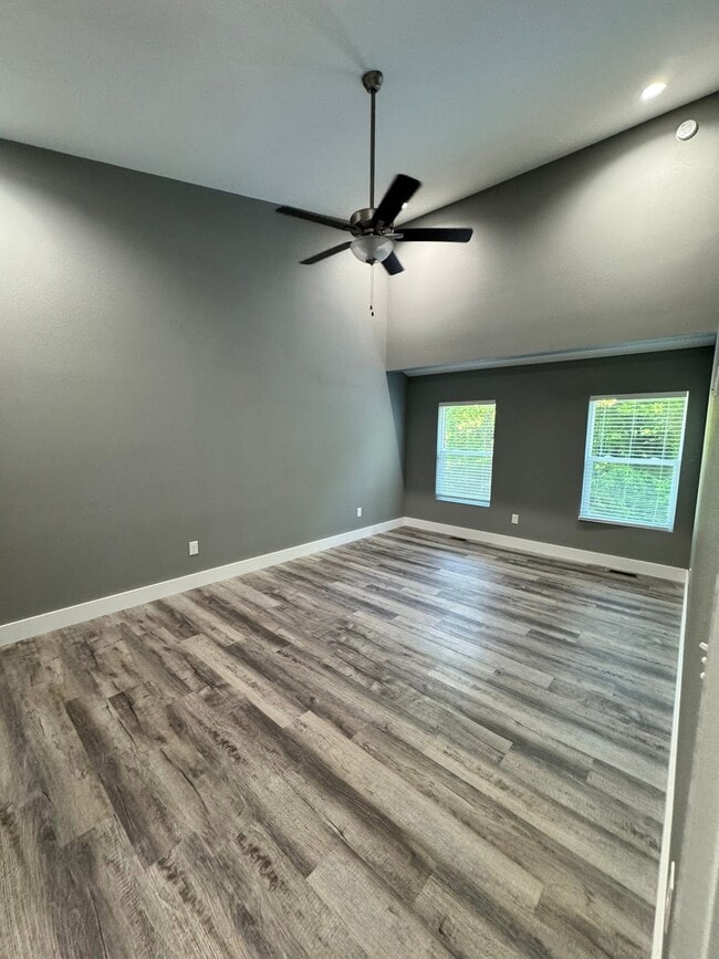 Building Photo - 1008 Giles Way