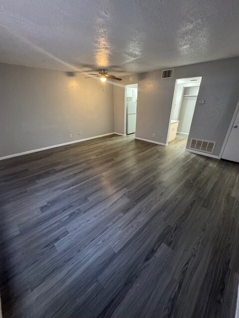 Foto del edificio - 5220 Weber Rd