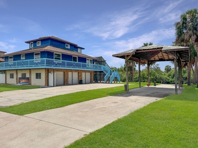 Building Photo - 9903 Bay Dr