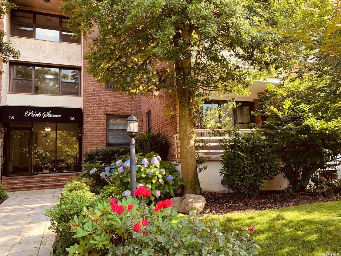 14 Stoner Ave Unit 1J, Great Neck, NY 11021 Condo for Rent in Great