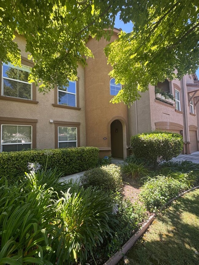 Building Photo - 5350 Dunlay Dr
