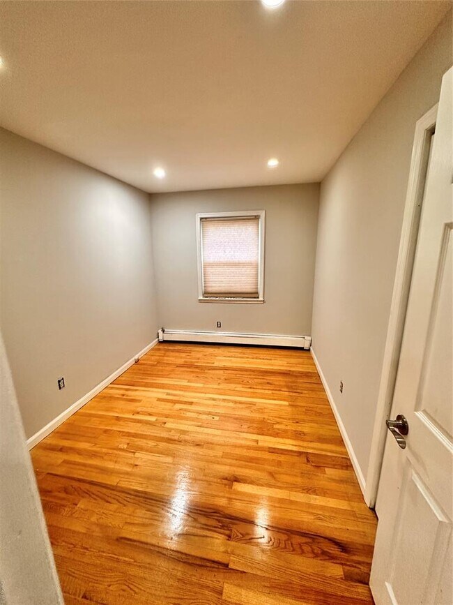 Foto del edificio - 46 Bennett Ave