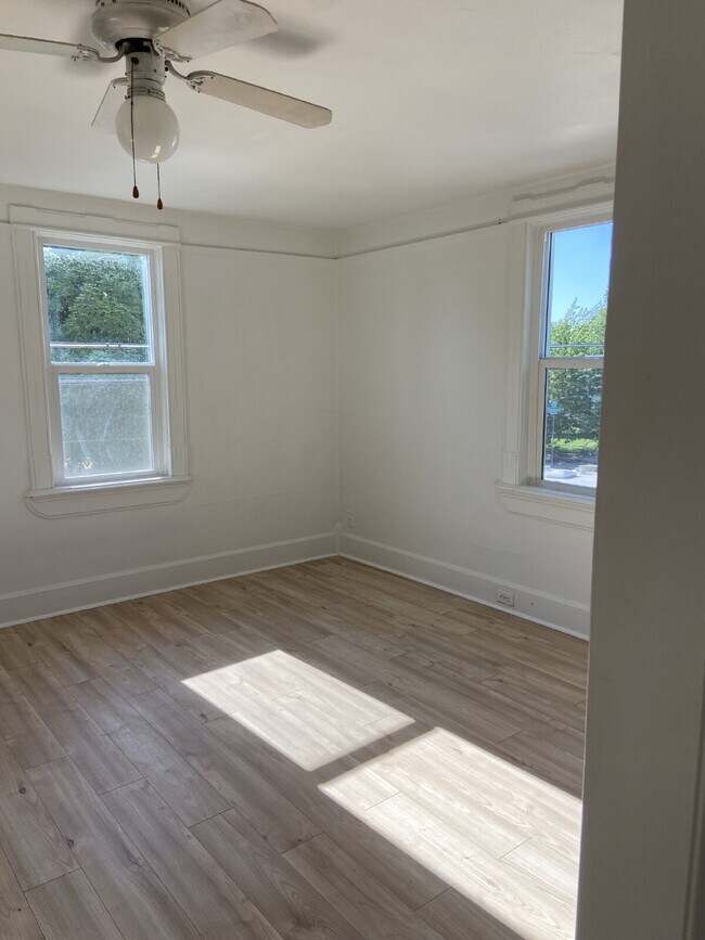 Foto del edificio - Spacious 3 bed 1 bath, bright & cheery apa...