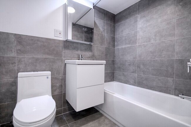 Building Photo - 3460 Rue Durocher