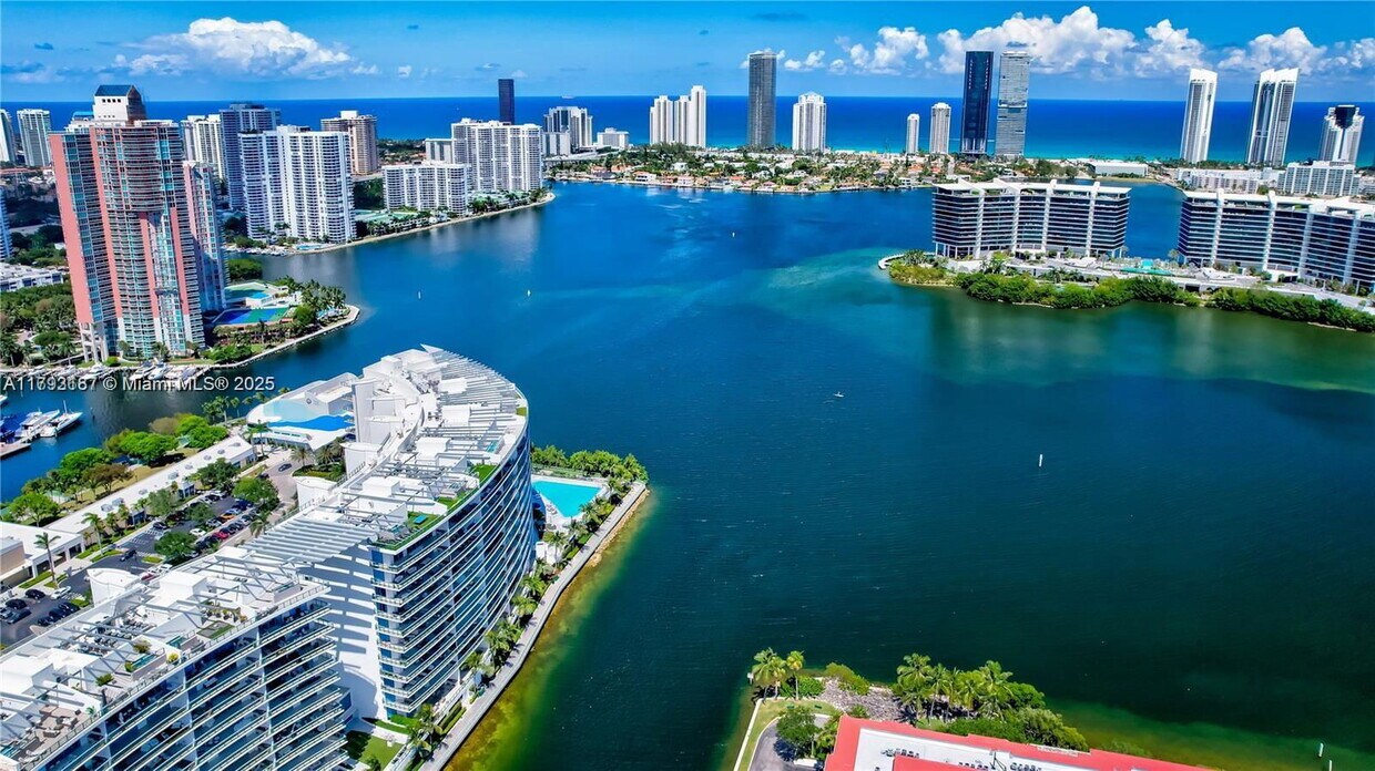 Foto principal - 3300 NE 188th St