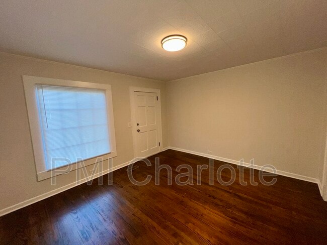 Building Photo - 503 N Pear St
