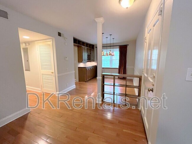 Foto del edificio - 82 Montre Square NW