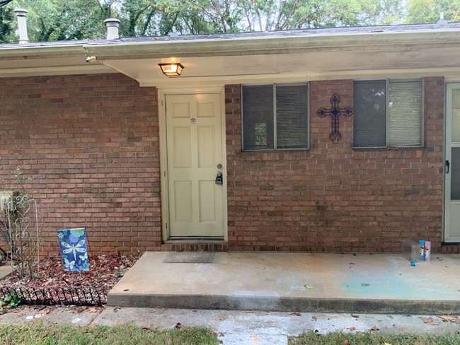 Building Photo - 1121 Scottsdale Dr