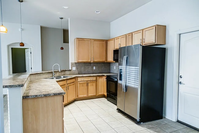 Building Photo - 7561 E Truces Pl