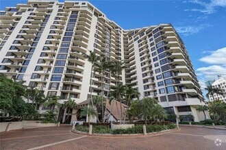 Building Photo - 520 Brickell Key Dr