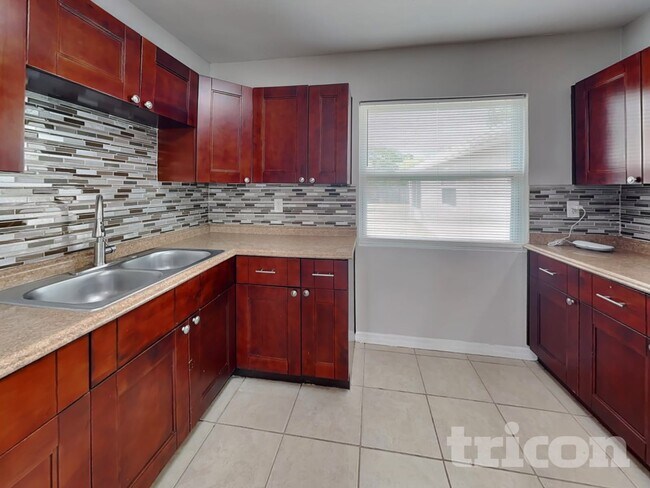 Foto del edificio - 1707 W Hanlon St