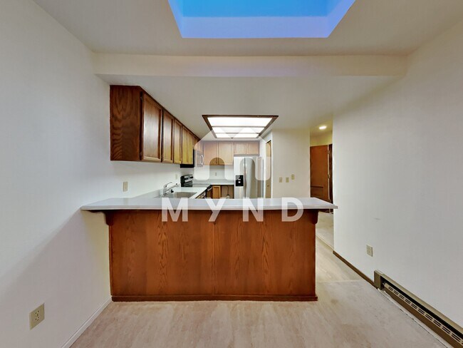 Building Photo - 4214 W Lake Sammamish Pkwy NE APT 306