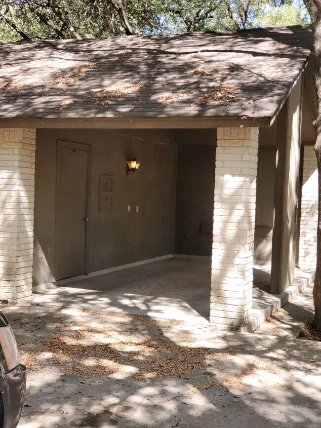 Building Photo - 1006 Milford Way