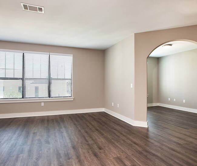 Foto del edificio - 810 E 9th St