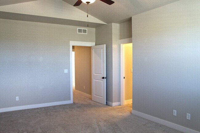 Foto del edificio - 5055 River Roads Dr