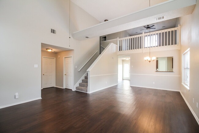 Building Photo - 819 Mayfield Dr