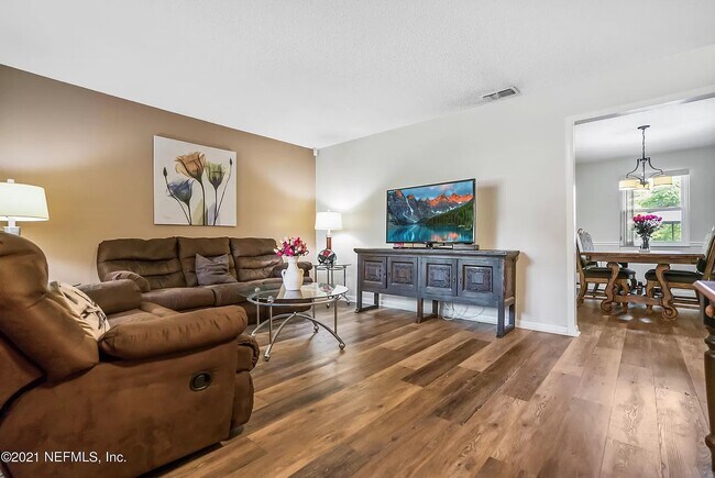 Foto del edificio - 4872 Lofty Pines Cir W