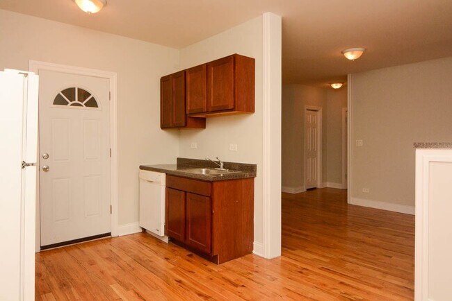 Foto del edificio - 6265 W Cornelia Ave