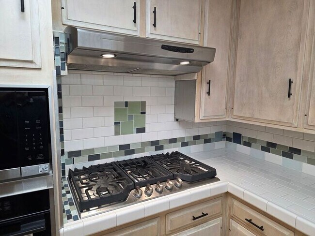 Foto del edificio - 1616 S Tremont St