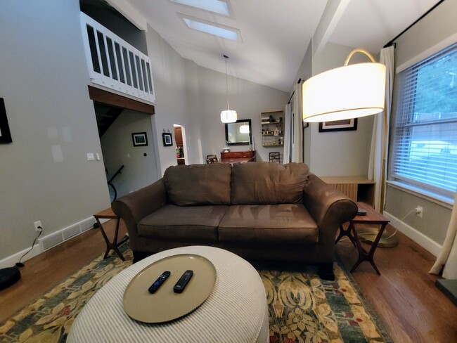 Building Photo - 3831 Apache Ct W