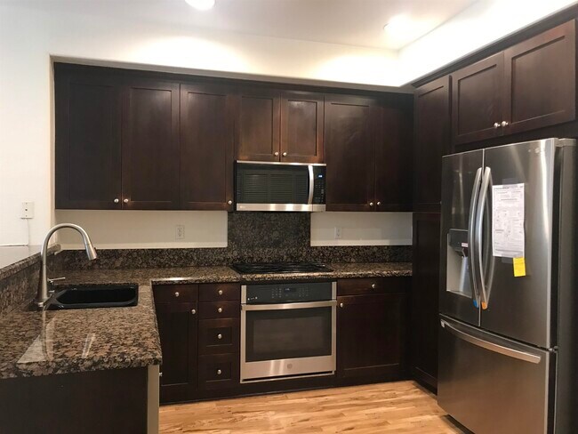 Foto del edificio - 8753 Plaza Park Ln