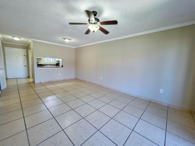 Foto del edificio - 6100 Forest Hill Blvd
