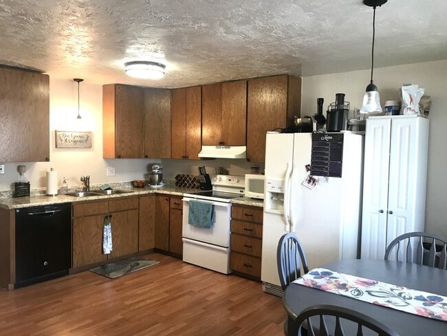 Photo - 4756 S 700 E Apartment
