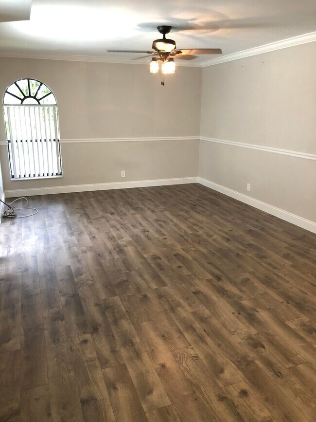 Foto del edificio - 3640 Village Dr
