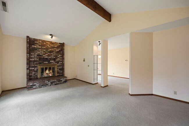 Building Photo - Brierwood Three-Bed Home