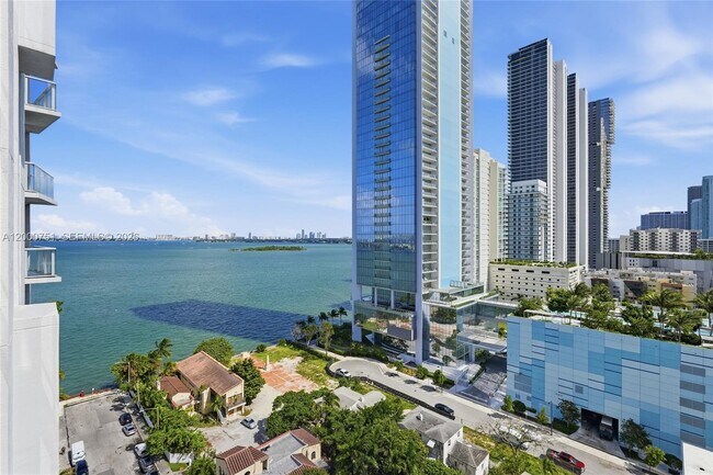 Foto del edificio - 601 NE 27th St