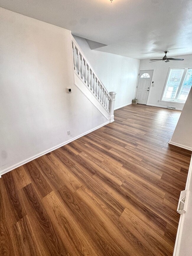 Building Photo - FOUR/FIVE BEDROOM End of Row